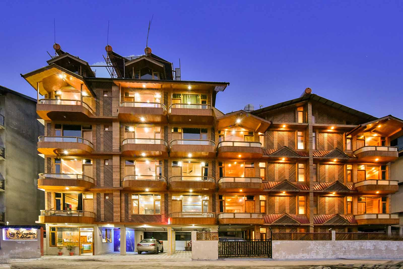 https://terraahotels.com/Mountain Nest By Terraa Hotels